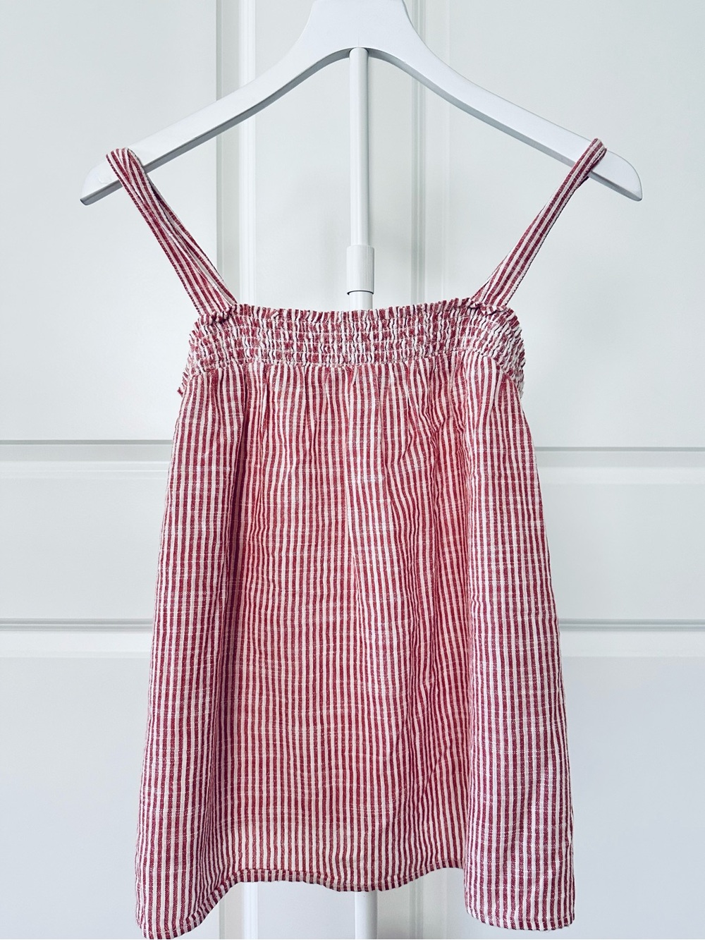 Women’s Old Navy Sleeveless Red & White Striped Top Size L